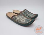 Надежные тапочки из натуральной кожи фото